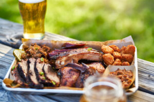 Tray,Of,Smoked,Meats,Texas,Bbq,Style,Outside,On,Picnic