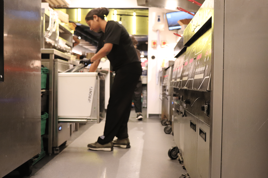 ADANDE REFRIGERATED DRAWER IN CHICKEN SHOP - VCC1