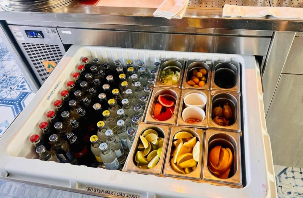 Adande refrigerated drawers in convenience stores